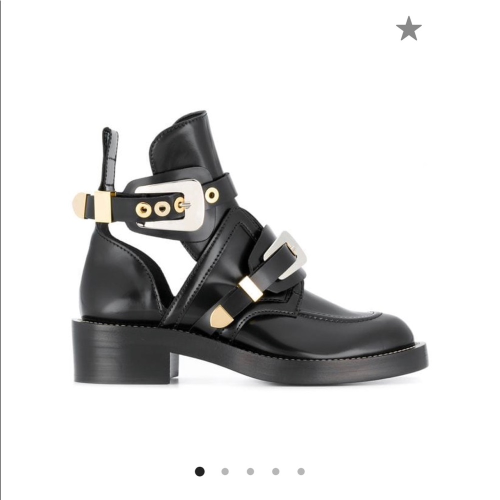 LOOKING FOR THIS SHOE in size 39 or 40!!!